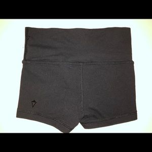 Ivivva size 6 high waisted black shorts